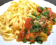 Pavés de saumon aux tomates cerises - Recette en vidéo