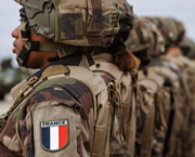 Un service militaire sur volontariat : Répondre par la discipline aux urgences d’un système qui abandonne la jeunesse