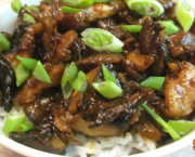Stir fry de poulet aux champignons et gingembre