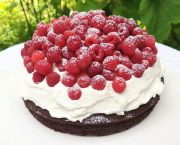 Gâteau facile chocolat framboises chantilly - Recette en vidéo
