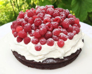 Gâteau facile chocolat framboises chantilly - Recette en vidéo 