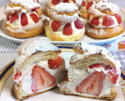 Choux aux fraises avec de la chantilly au mascarpone - Recette en vidéo