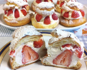 Choux aux fraises avec de la chantilly au mascarpone - Recette en vidéo 