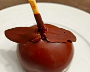 Pomme d'amour chocolat vanille et insert framboise