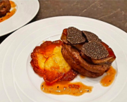 Filet de boeuf Rossini truffé et pomme de terre Maxim's