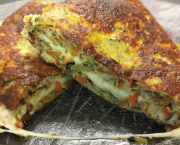 Omelette aux légumes et au fromage