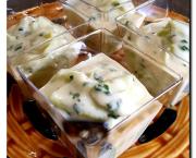 Verrines de cornichons sauce au fromage blanc.