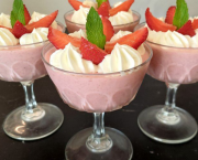 Verrines de mousse à la fraise - Recette en vidéo