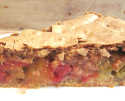 Tarte macaronée rhubarbe, fraises et spéculoos