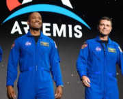 (BACK) TO THE MOON ...(and Black is Beautiful)