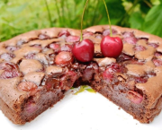 Fondant au chocolat noir et aux cerises - Recette en vidéo
