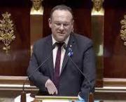 Damien Abad, à peine installé sur son siège de suprême assis ; coupable de pâles passions ?