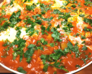 Chakchouka aux haricots blancs (Shakshuka) - Recette en vidéo