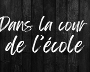 Dans la cour de l'école
