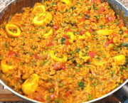 Riz aux calamars, poivrons et petits pois - Recette en vidéo