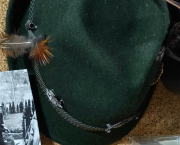 Le chapeau et les plumes (le chapeau de papa)