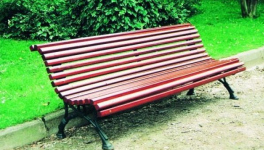 Attendre sur un banc, ou le droit à la différence