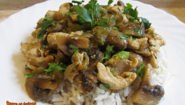 Poêlée de poulet aux champignons et poivrons