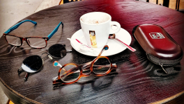 Pas de lunettes sur le divan