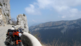 Le Vercors en moto ! Oui mais en respectant les autres ! 