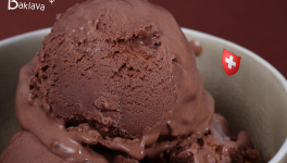 Glace au chocolat au lait des Alpes suisses