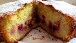 Gâteau à la crème fraîche, aux framboises et citron vert