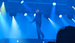 "Avec mes airs un peu trop sûrs qui sonnent faux"