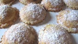 Biscuits sablés fourrés aux pommes et à la crème de marrons