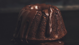 Gâteau léger au chocolat avec glaçage