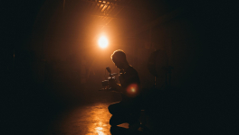 D’une caméra se jouaient les absents (2018) sous la direction de Stéphane Kalla