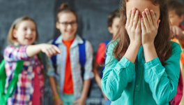 La Réponse de Super-Harcelé, pièce sur le harcèlement scolaire