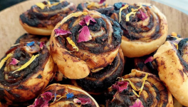 Roulés à l'ail noir