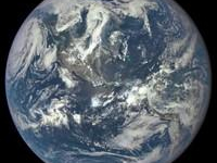 la planète est splendide, on ne peut pas en dire autant de ses occupants 