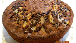 Gâteau au chocolat, noix et poires