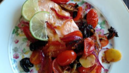 Salmone cipolle di Tropea e lime