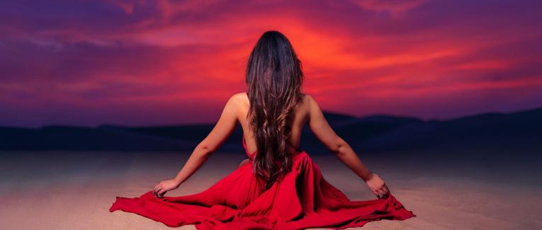 Sa robe rouge autour