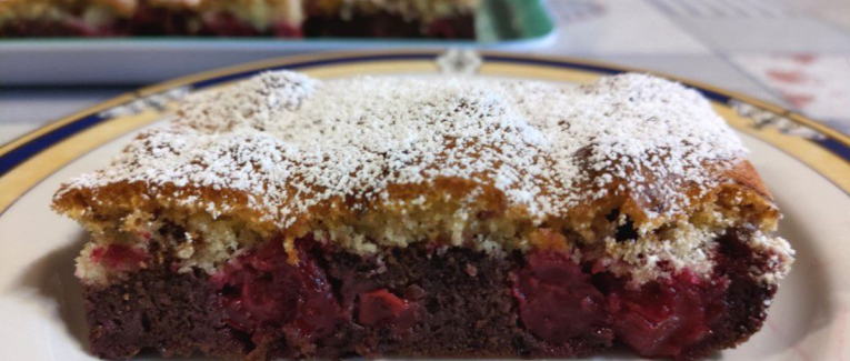 Gâteau bicolore aux griottes ou cerises - Recette en vidéo