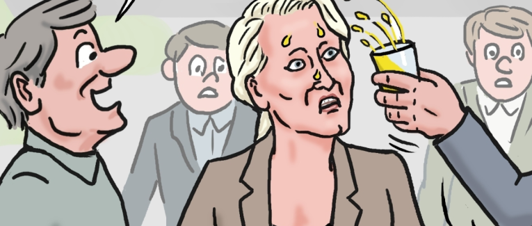 Marion Maréchal - Le Pen aspergée de bière