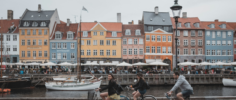 Copenhague à Vélo : Le Meilleur Moyen de Découvrir la Capitale Verte du Danemark