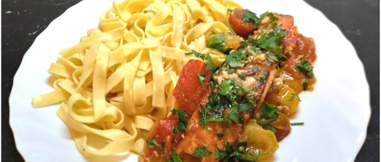Pavés de saumon aux tomates cerises - Recette en vidéo