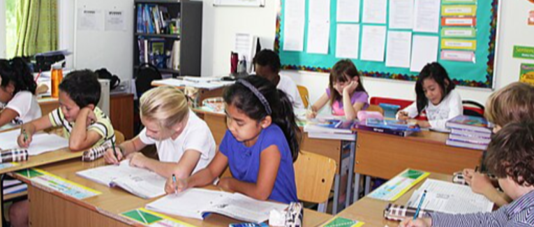"Folie à l'Ecole" de Laïque Holding