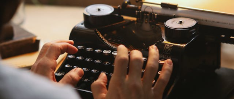 MA.1 : Le dilemme du nom de plume.