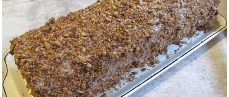 Bûche de Noël roulée au praliné