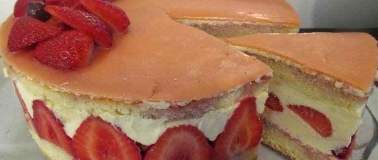 Fraisier à la crème mousseline