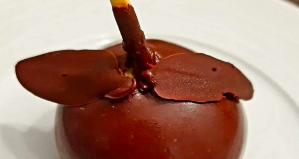 Pomme d'amour chocolat vanille et insert framboise