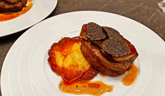 Filet de boeuf Rossini truffé et pomme de terre Maxim's