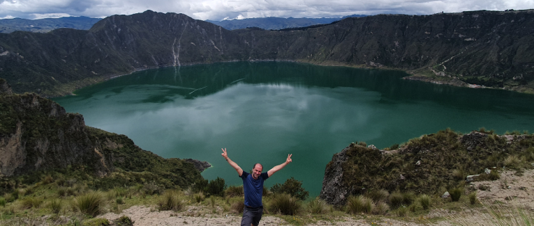 En trek jusqu'au superbe lac de Quilotoa (3850m)