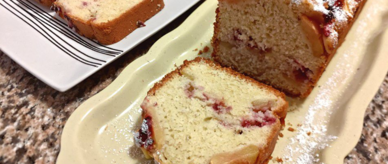 Cake pommes framboises - Recette en vidéo
