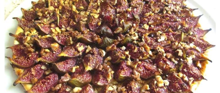 Tarte fine aux figues, miel et noix