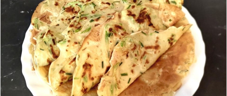 Crêpes aux courgettes et aux pommes de terre - Recette en vidéo